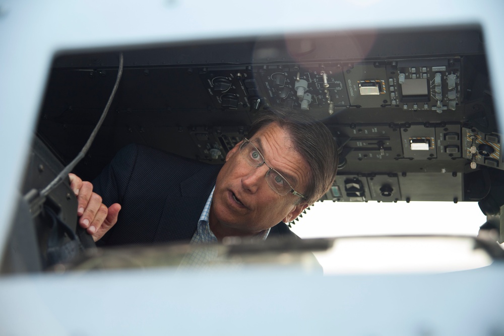 North Carolina Governor Pat McCrory visits Camp Lejeune