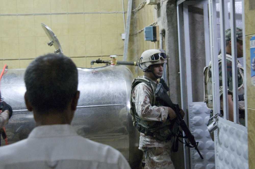 Joint patrol through the Jameela Market area