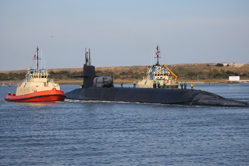 USS Georgia transits the Atlantic Intercoastal Waterway to Naval Submarine Base Kings Bay