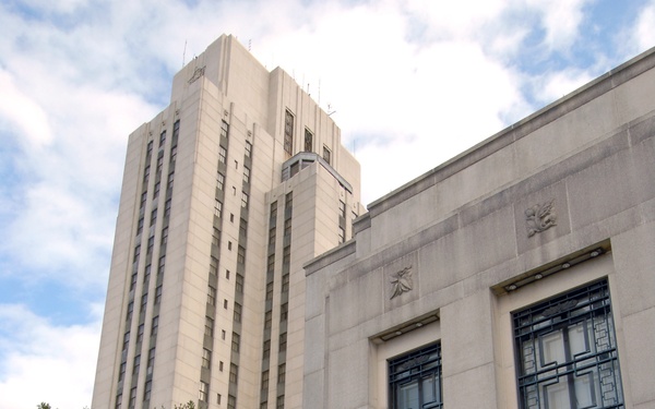 President Bush visits wounded service members Veterans Day