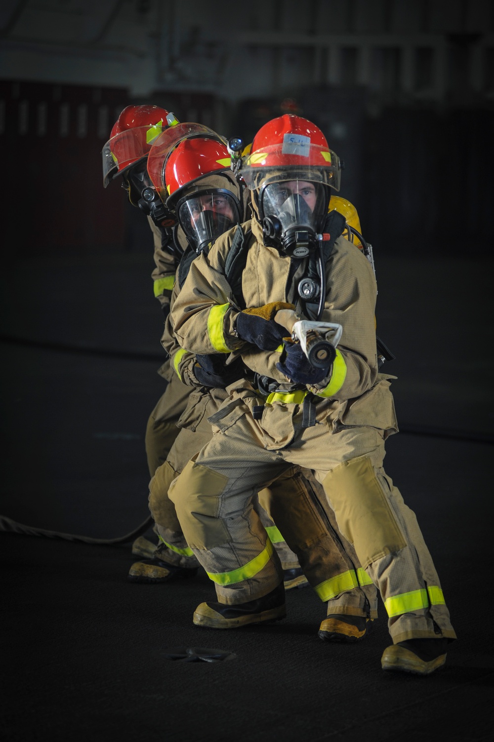 USS Nimitz Sailors practice firefighting techniques USS Nimitz Sailors practice firefighting techniques