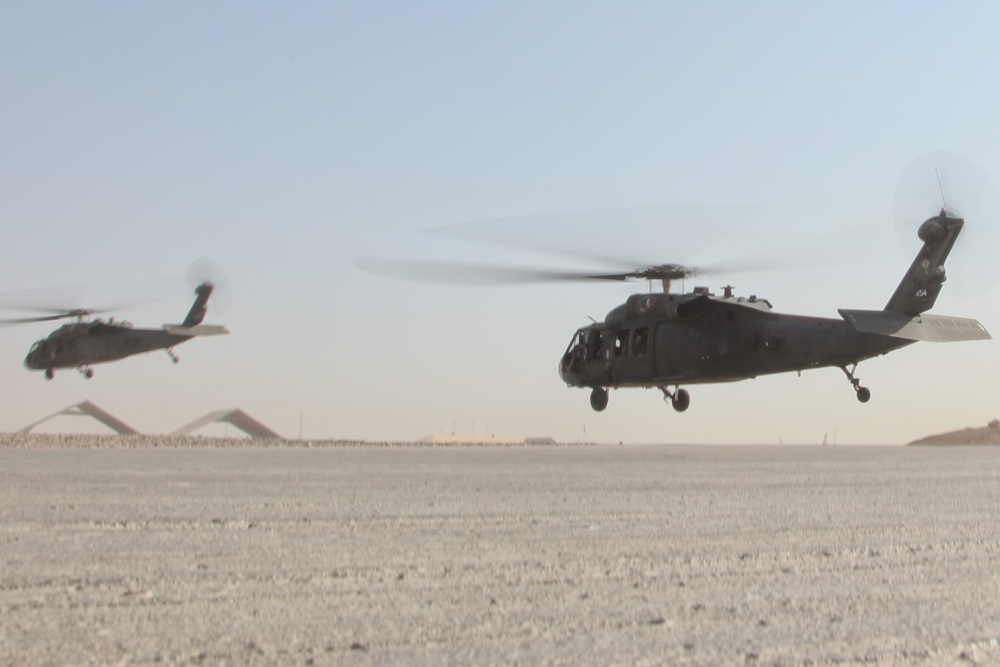 US Army Black Hawks transport Australian special operations forces