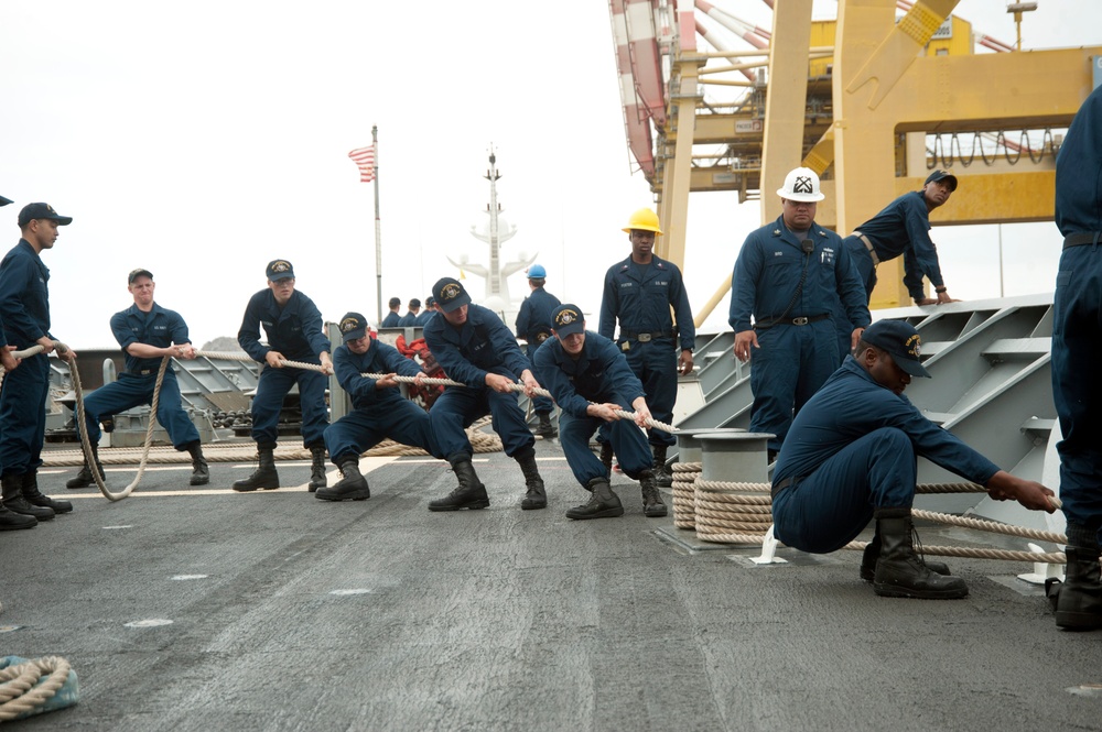 USS Gettysburg sailors secure a line while mooring the ship