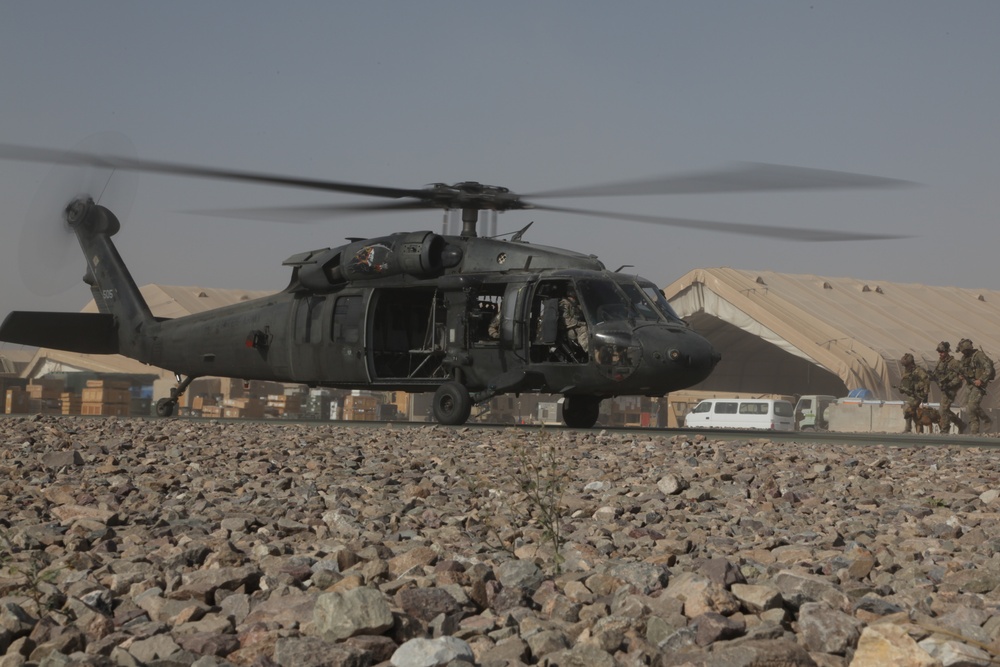 US Army Black Hawk transports Australian special operations forces