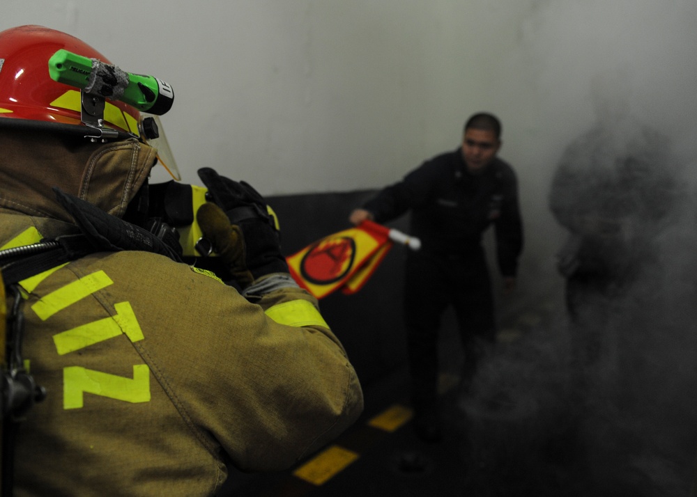 USS Nimitz Sailors practice firefighting techniques USS Nimitz Sailors practice firefighting techniques