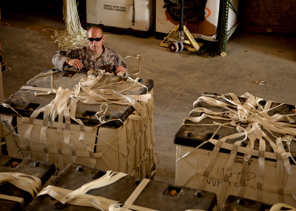 Joint team supports humanitarian air drop in northern Iraq