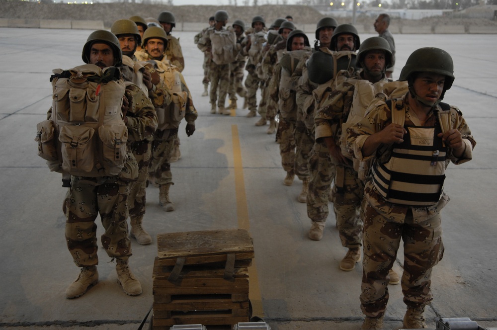 Iraqi soldiers going to Basra