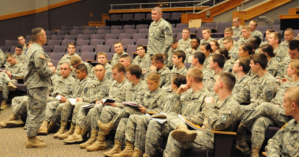 ‘Devil Brigade’ officers mentor future Army leaders