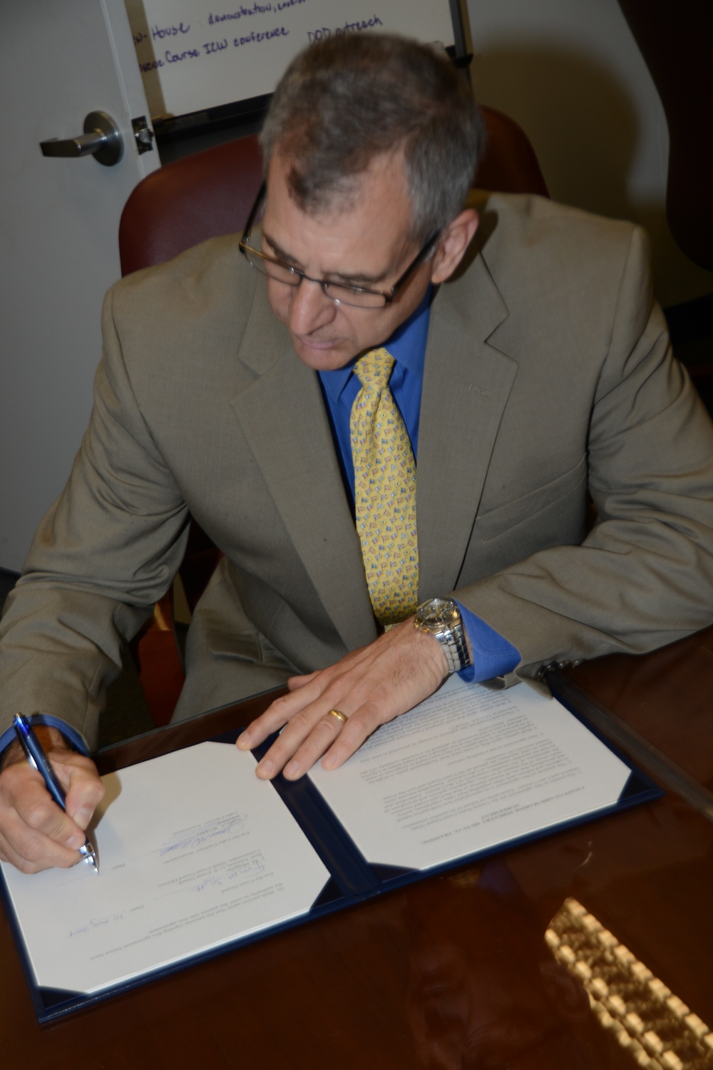 Coast Guard, Lake Carriers' Association sign mutual training agreement