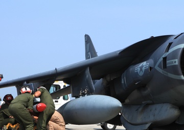 VMA-223 launches an AIM-120