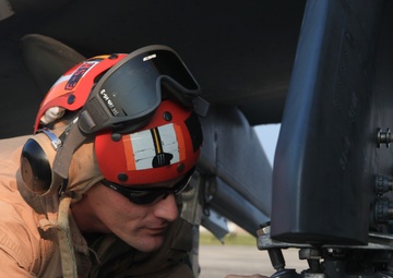 VMA-223 launches an AIM-120