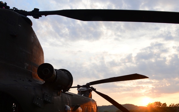 Illinois Special Forces Soldiers conduct Airborne training