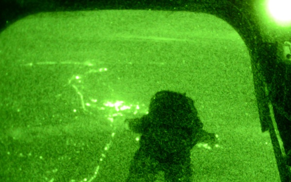 Illinois Special Forces Soldiers conduct Airborne training