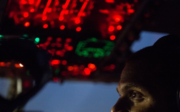 K-135 Stratotanker fuels Fighter Aircraft over Iraq