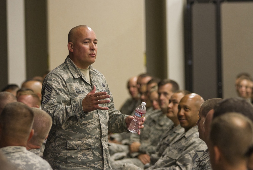 Senior enlisted advisor to CNGB visits with Arizona National Guardsmen