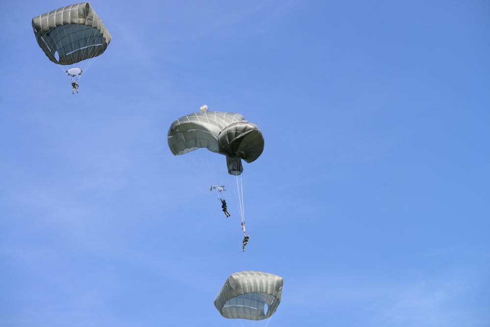 US Army paratroopers with the 173rd Airborne Brigade execute emergency procedures in response to a T-11 parachute system malfunction