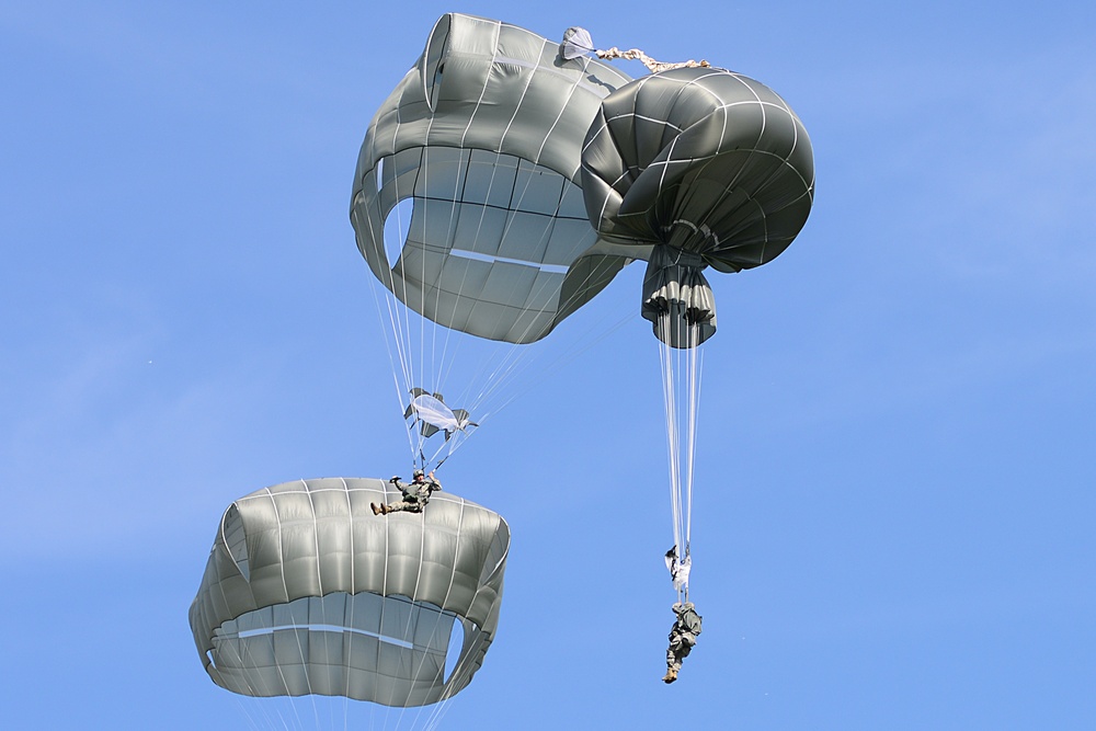 US Army paratroopers with the 173rd Airborne Brigade execute emergency procedures in response to a T-11 parachute system malfunction