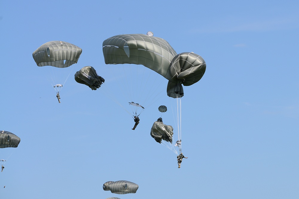 US Army paratroopers with the 173rd Airborne Brigade execute emergency procedures in response to a T-11 parachute system malfunction