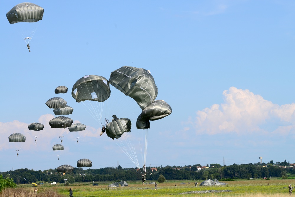 US Army paratroopers with the 173rd Airborne Brigade execute emergency procedures in response to a T-11 parachute system malfunction