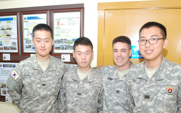 2nd Infantry Division Soldiers talk with KFN