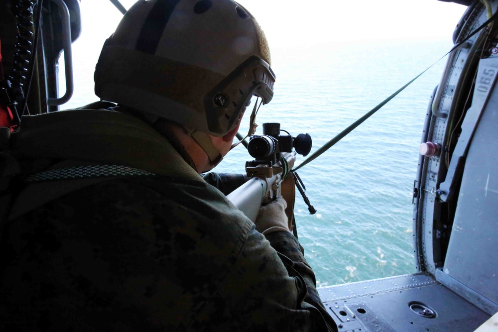 Recon Marines conduct second phase of helicopter visit board search, seizure drill