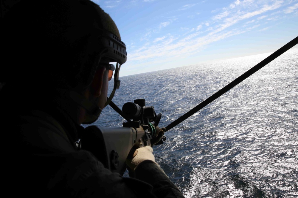 Recon Marines conduct second phase of helicopter visit board search, seizure drill