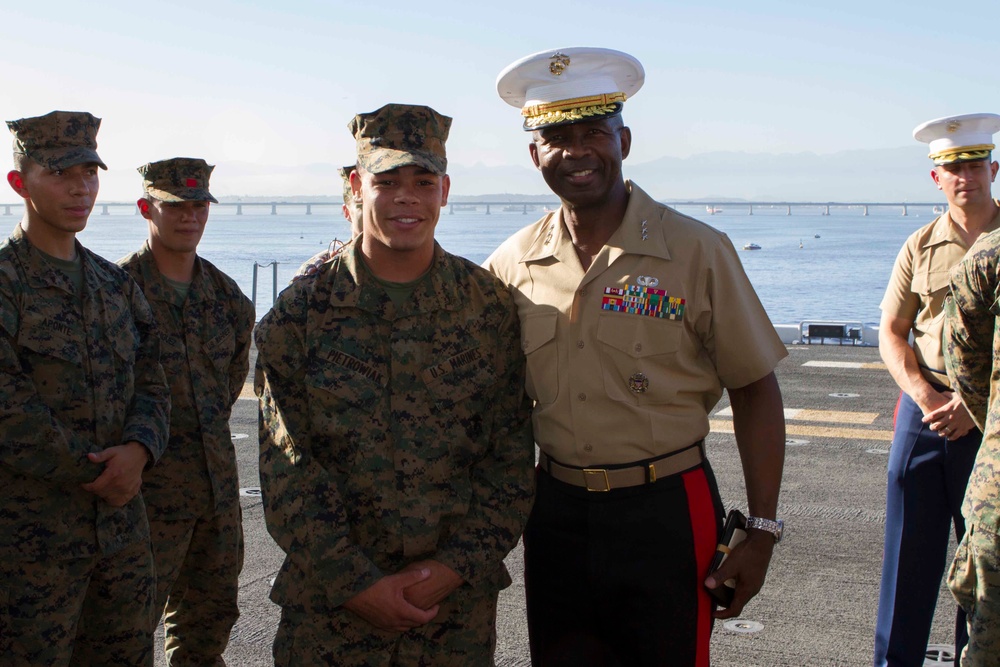 Lt. Gen. Bailey visits Marines of SPMAGTF-South