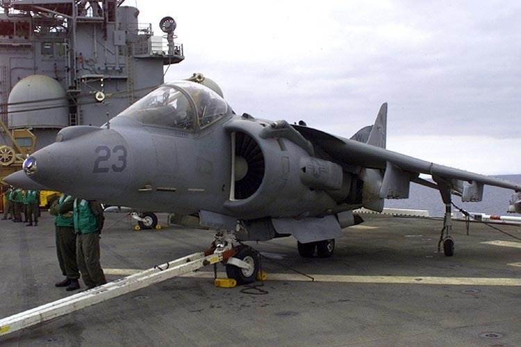 USS Tarawa AV-8B Harrier II aircraft operations