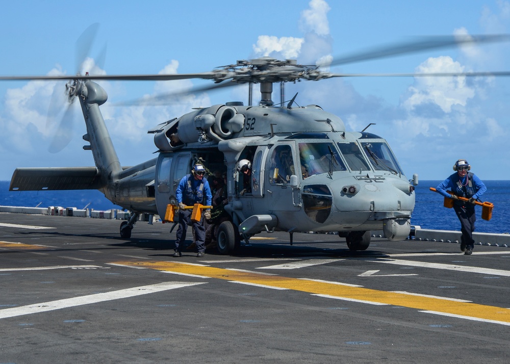 DVIDS - Images - Flight deck operations aboard USS Makin Island [Image ...