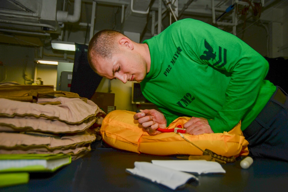 USS Makin Island sailor performs maintenance