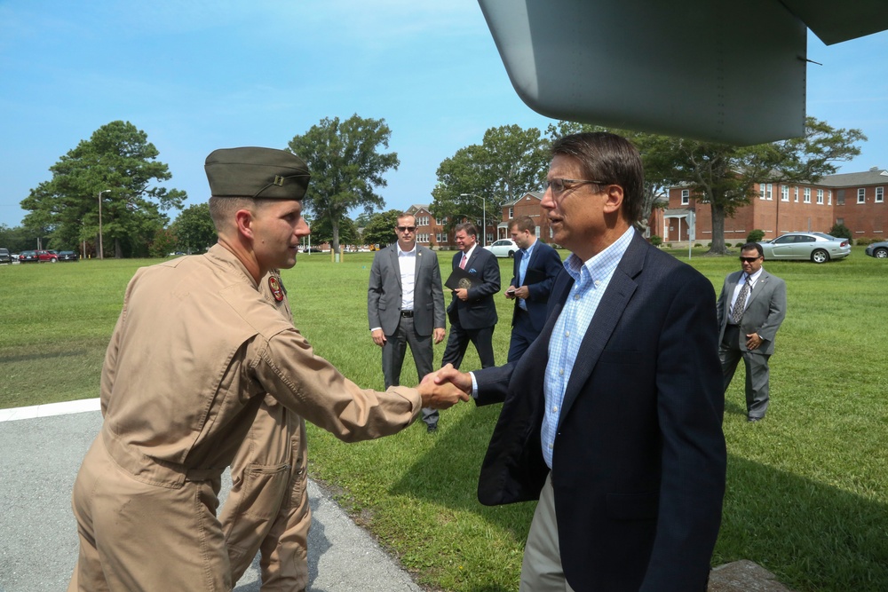 Governor visits Camp Lejeune