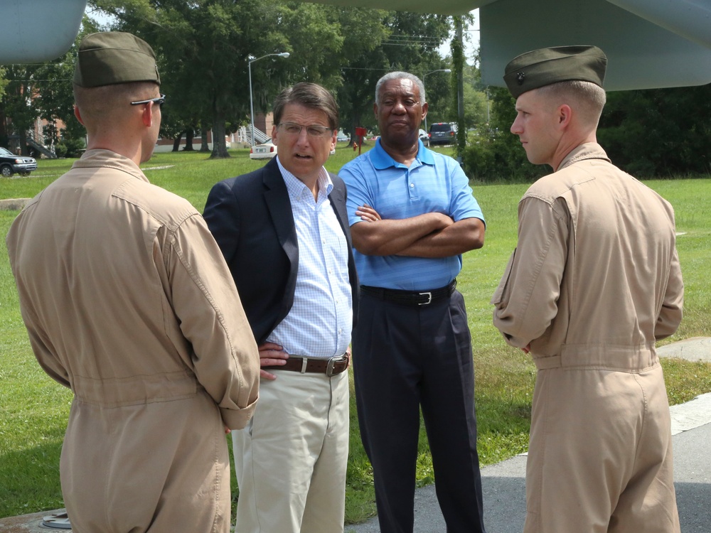 Governor visits Camp Lejeune