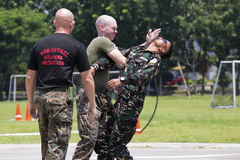 AFP and PNP demonstrate techniques learned throughout NOLES