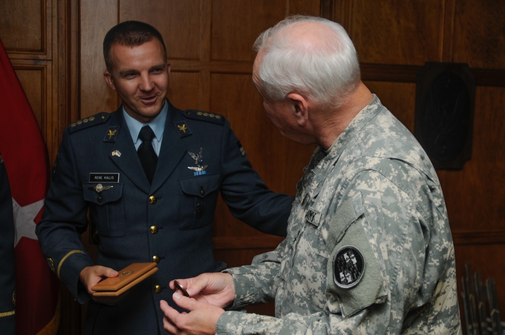 Estonian air force pilots receive highest MDNG state award