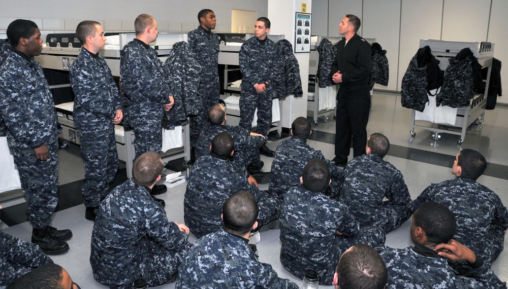 2013 Manpower, Personnel, Training and Education Sailor of the Year finalist