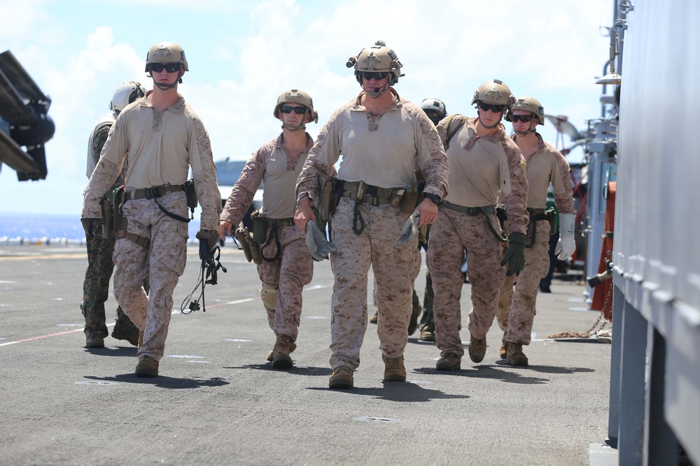 11th MEU executes modified fast rope exercise