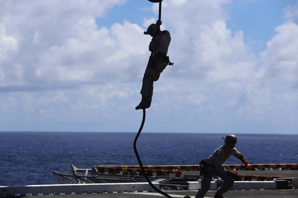 11th MEU executes modified fast rope exercise