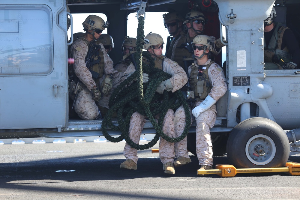 11th MEU executes modified fast rope exercise