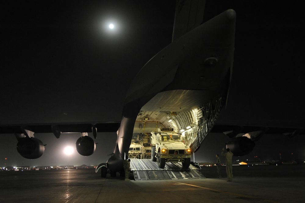 Afghanistan retrograde: C-17 night loading