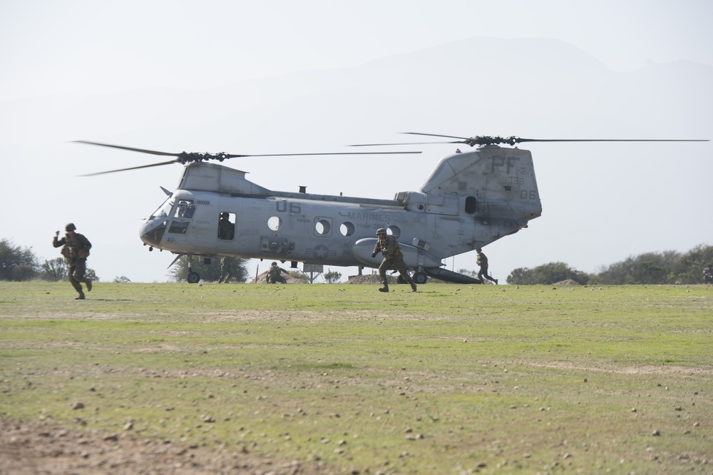 Reserve Marines from 1st Battalion, 23rd Marines practice on/off drills on CH46 Sea Knight Helicopter