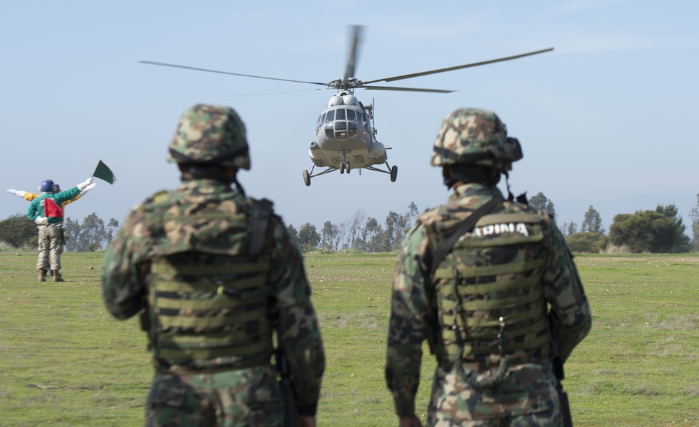 Reserve Marines from 1st Battalion, 23rd Marines practice on/off drills on CH46 Sea Knight Helicopter at Partnership of the Americas 2014