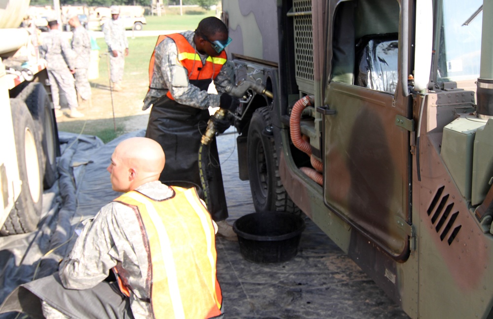 Col. Lawarence Thoms visits CBRN Soldiers during the Red Dragon Exercise