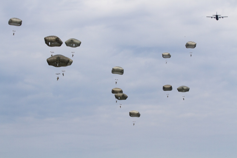 Paratroopers: Never tired of jumping from planes