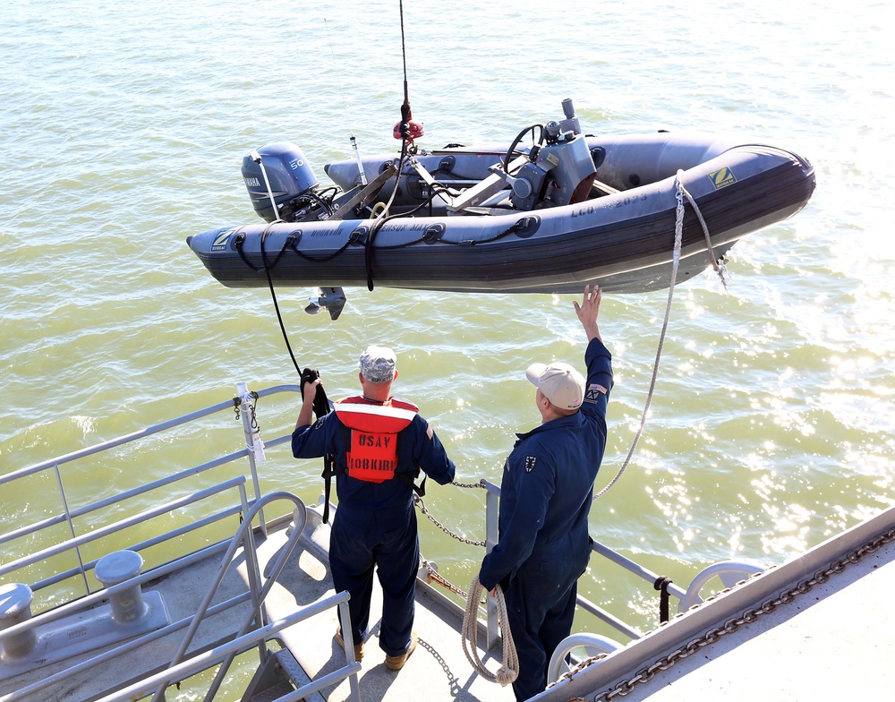 Joint Task Force Civil Support assists 7th Sustainment Brigade in a Joint Logistics Over the Shore training exercise