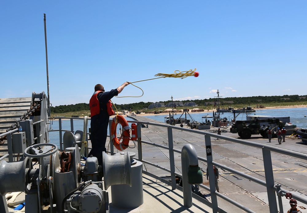 Joint Task Force Civil Support assists 7th Sustainment Brigade in a Joint Logistics Over the Shore training exercise