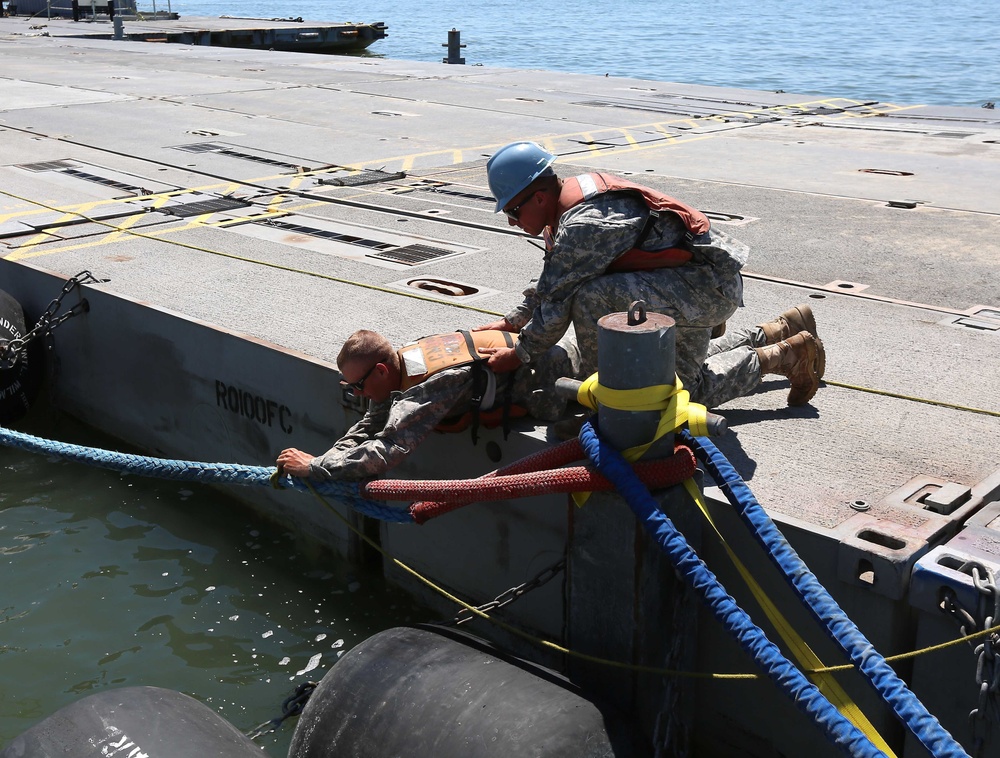 Joint Task Force Civil Support assists 7th Sustainment Brigade in a Joint Logistics Over the Shore training exercise