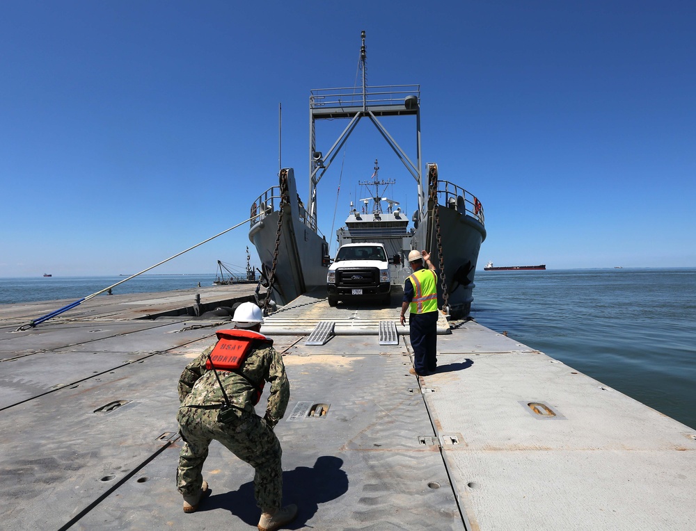 Joint Task Force Civil Support assists 7th Sustainment Brigade in a Joint Logistics Over the Shore training exercise