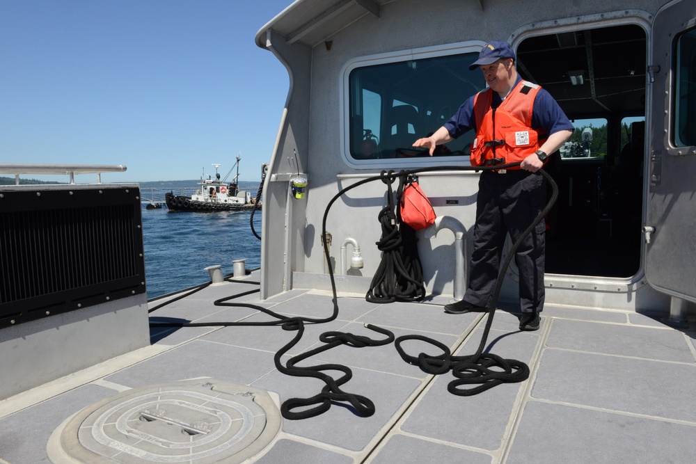 Coast Guard MFPU Bangor welcomes special visitor