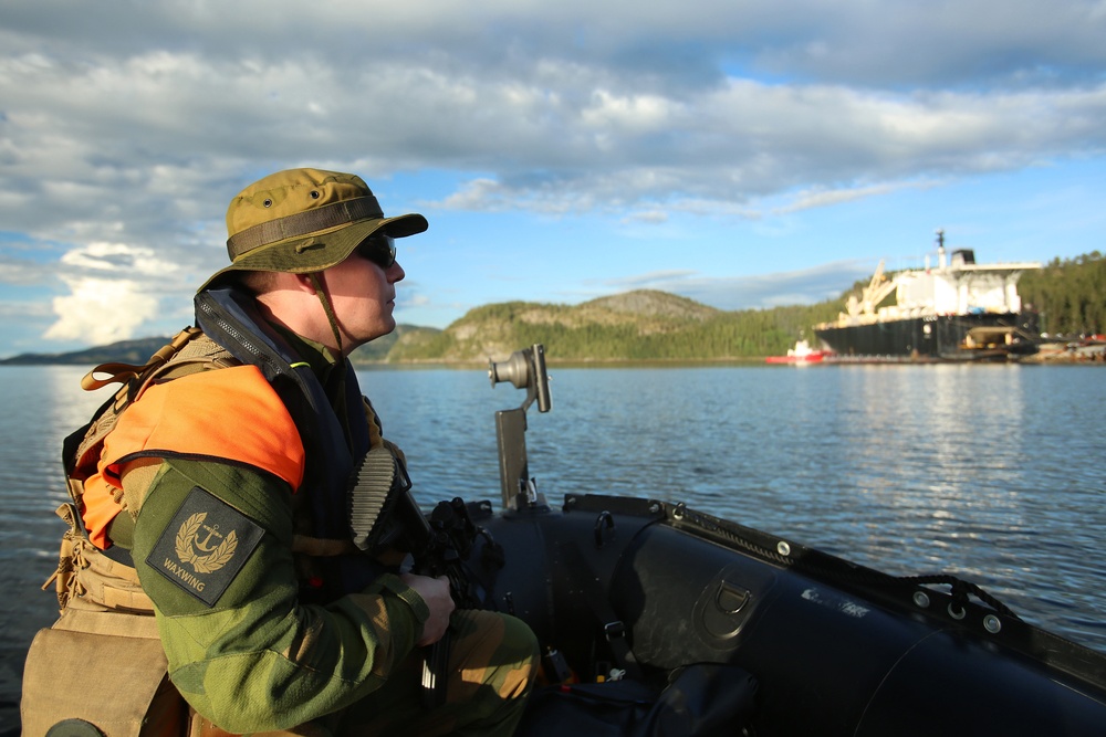 Norwegian Home Guard Supports Single Ship Offload