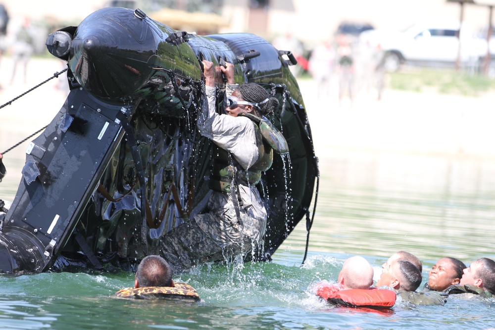 4th MEB troops dive into water operations training